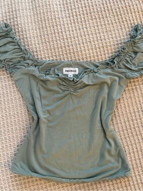 superdown - Sage Green Off-Shoulder Ruched Crop Top